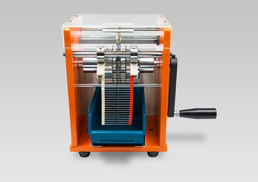 preformadora automática para cortes de componentes axiais na vertical